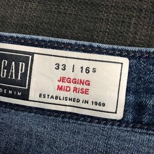Size 16s Gap Mid Rise Jegging